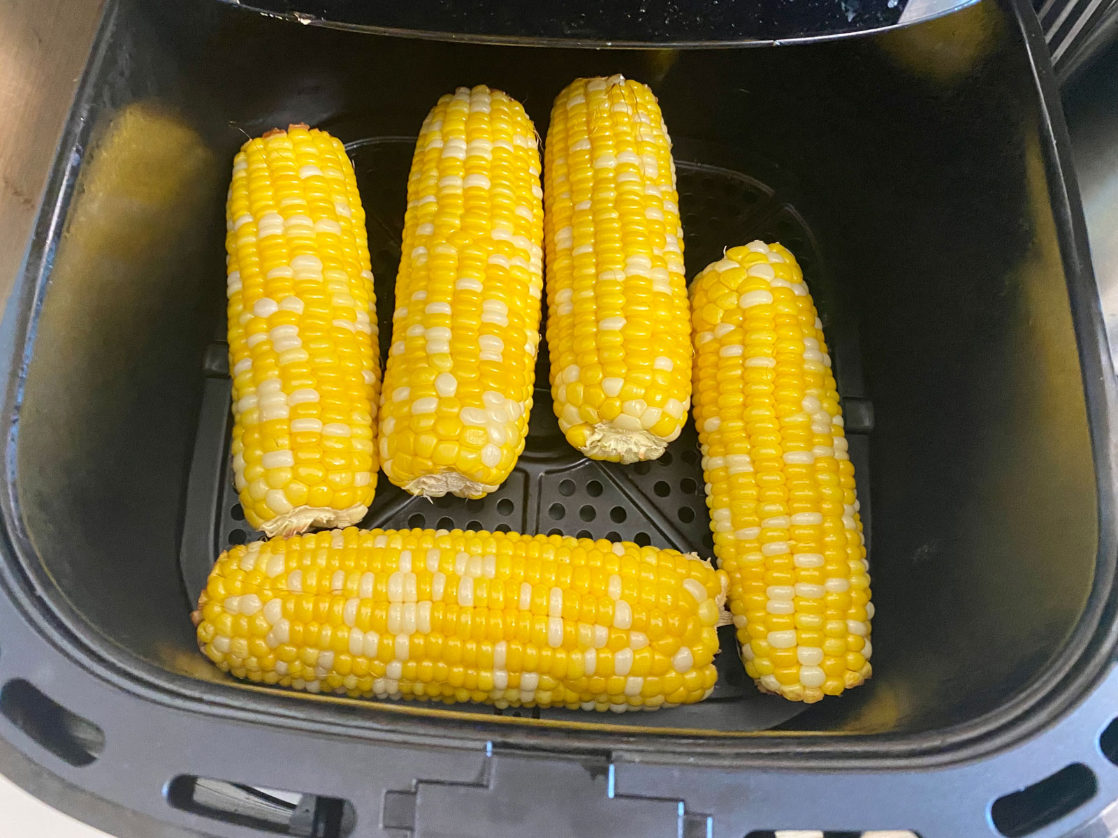 Brug din airfryer til at tilbedere majskolber.